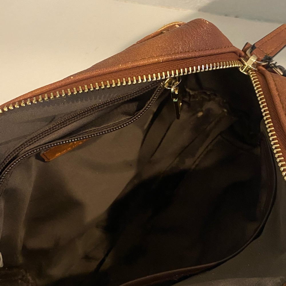 Bostanten Tan Crossbody Bag - Picture 7 of 7